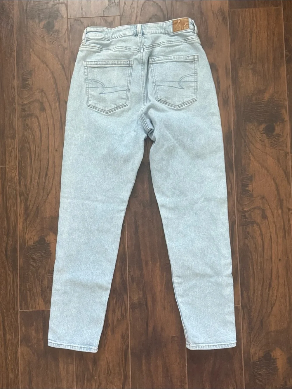 American Eagle Size 4 Lightwash Strigid Mom Jeans